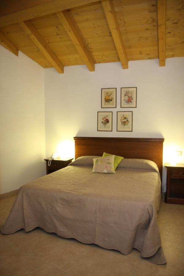 Bed and Breakfast Gli Acini Pietra dei Giorgi Esterno foto